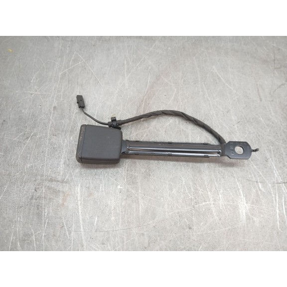 Recambio de enganche cinturon para volkswagen tiguan referencia OEM IAM 5NA857755  