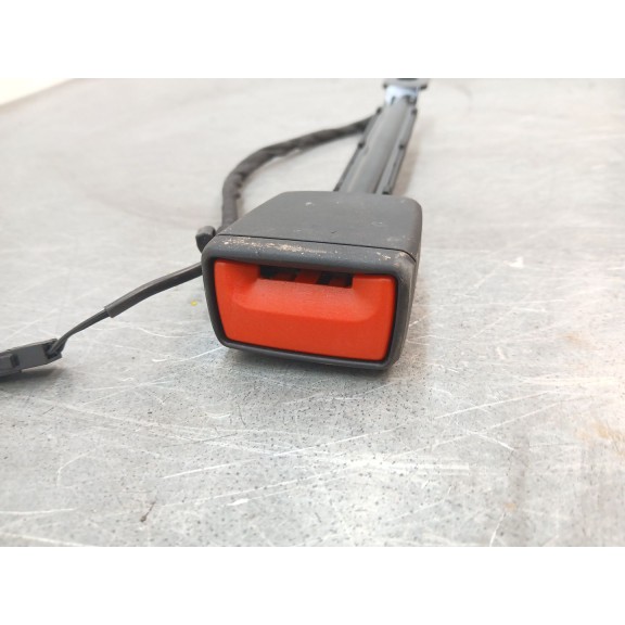Recambio de enganche cinturon para volkswagen tiguan referencia OEM IAM 5NA857755  