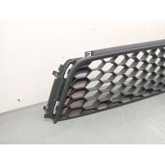Recambio de rejilla delantera para volkswagen polo (6r1) advance referencia OEM IAM 6R0853677C  