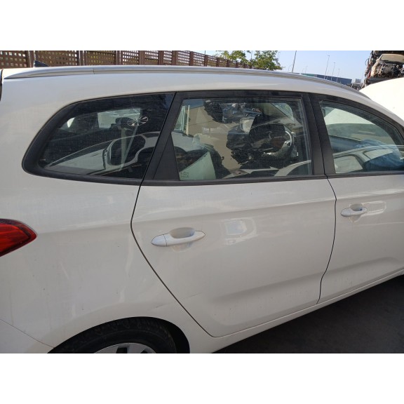Recambio de puerta trasera derecha para kia carens iv 1.7 crdi referencia OEM IAM   