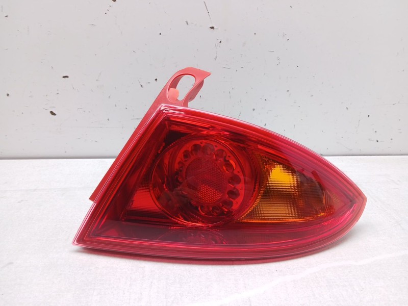 Recambio de piloto trasero derecho para seat leon (1p1) referencia OEM IAM 1P0945112C  16854334