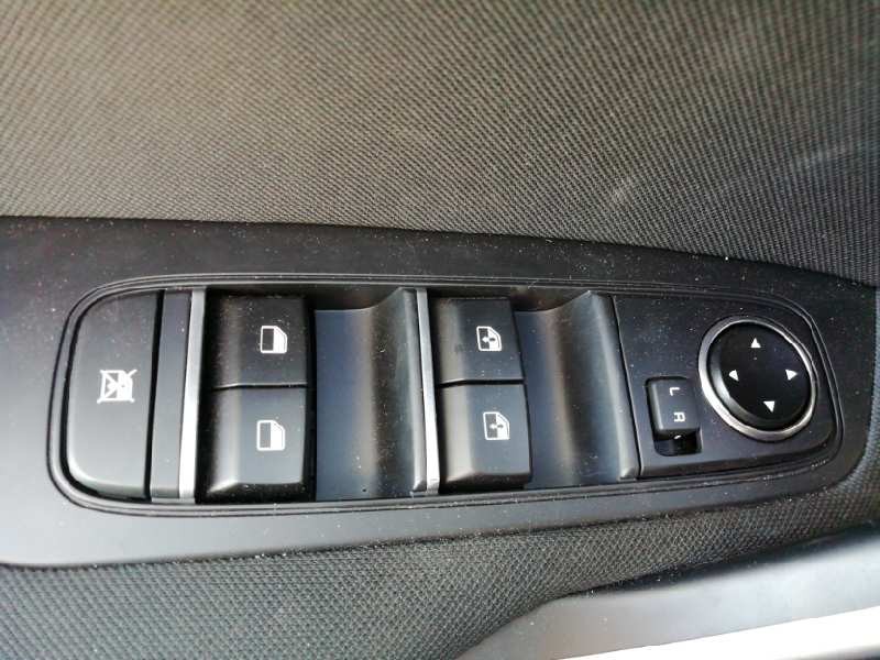 Recambio de mando elevalunas delantero izquierdo para kia ceed drive referencia OEM IAM  DE 4 ESPEJOS NO ABATIBLES