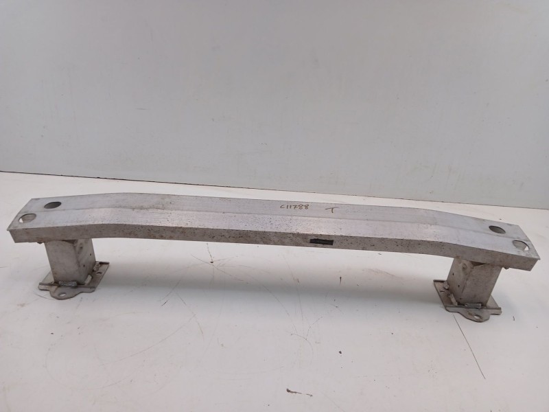 Recambio de refuerzo paragolpes delantero para lexus ct 200h referencia OEM IAM 5217176010  