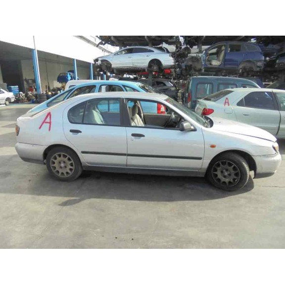 nissan primera berlina (p11) del año 2000
