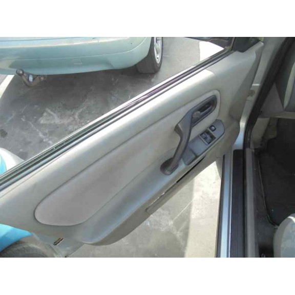 nissan primera berlina (p11) del año 2000