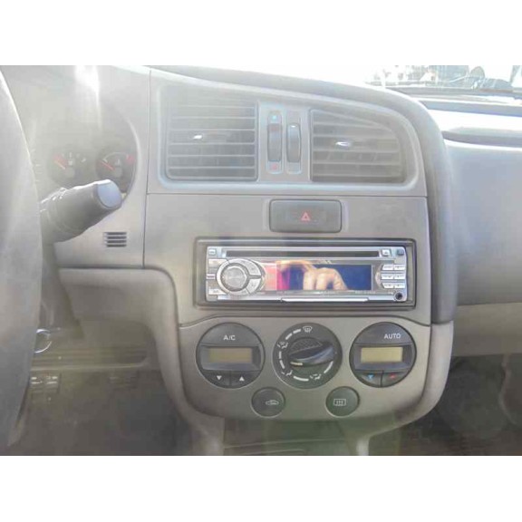 nissan primera berlina (p11) del año 2000