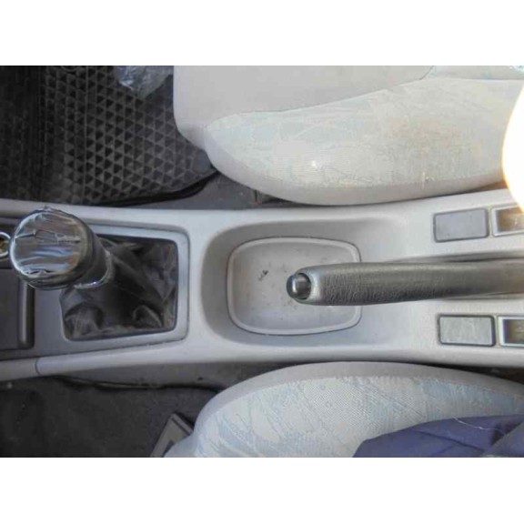 nissan primera berlina (p11) del año 2000