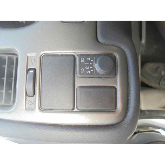 nissan primera berlina (p11) del año 2000