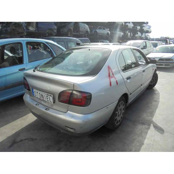 nissan primera berlina (p11) del año 2000