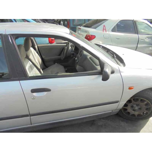 nissan primera berlina (p11) del año 2000