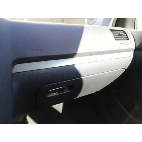 volkswagen golf v berlina (1k1) del año 2004