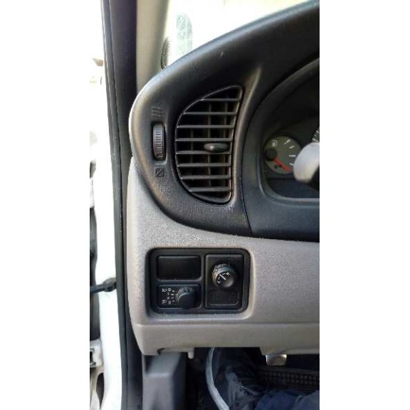 nissan almera (n16/e) del año 2000