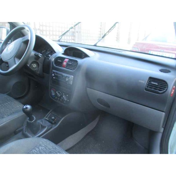 opel corsa c del año 2001