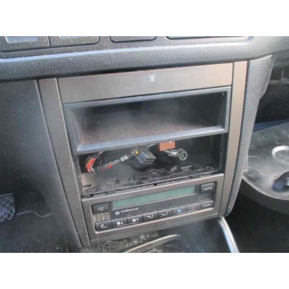 volkswagen bora berlina (1j2) del año 2001