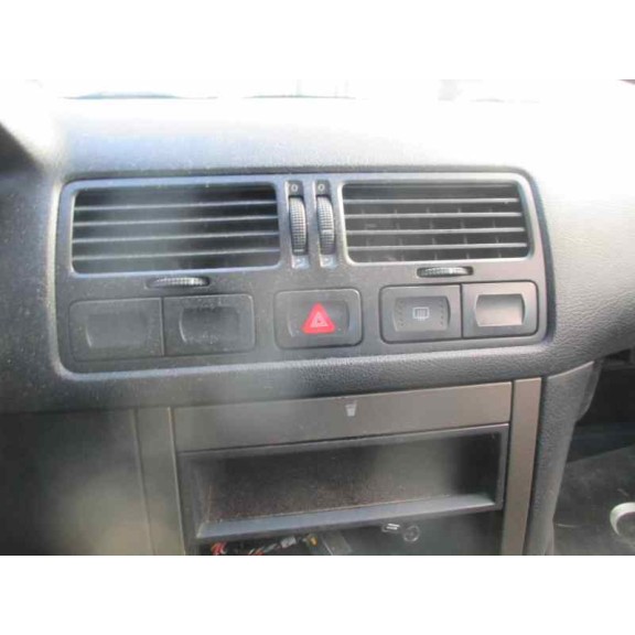 volkswagen bora berlina (1j2) del año 2001
