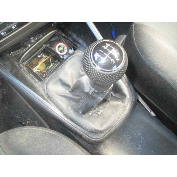 volkswagen bora berlina (1j2) del año 2001