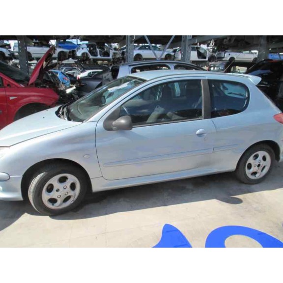 peugeot 206 berlina del año 2001