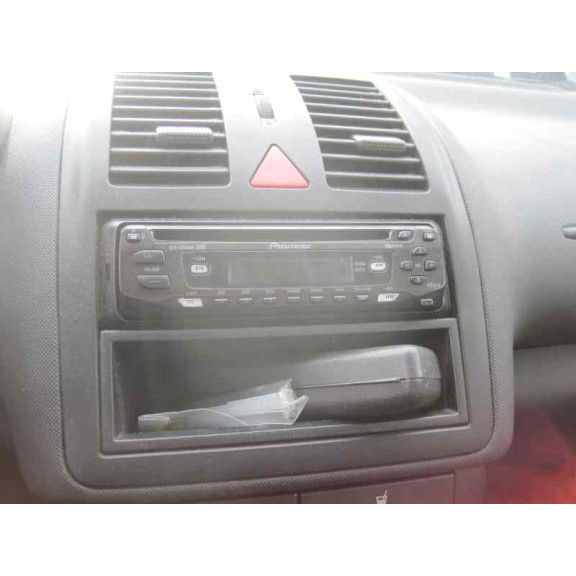 volkswagen polo berlina (6n2) del año 2001