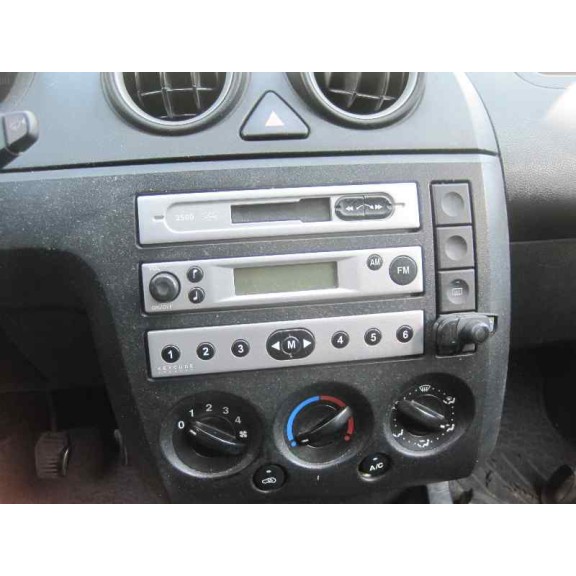 ford fiesta (cbk) del año 2004