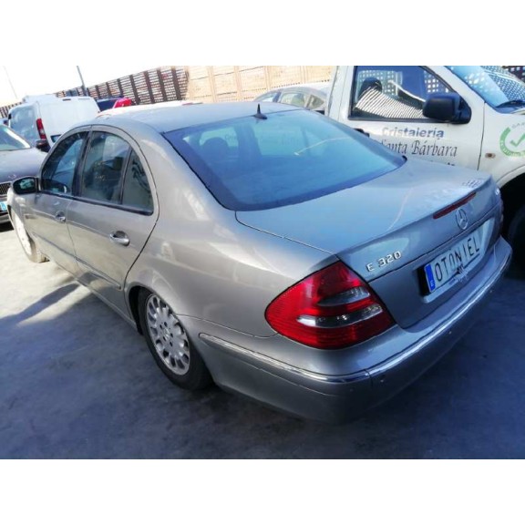 mercedes-benz clase e (w211) berlina del año 2005