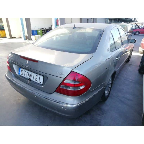 mercedes-benz clase e (w211) berlina del año 2005