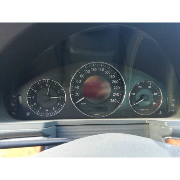 mercedes-benz clase e (w211) berlina del año 2005