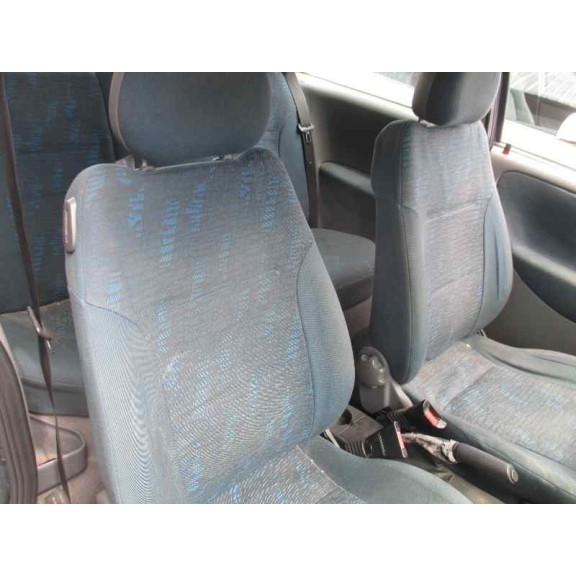 opel corsa c del año 2001