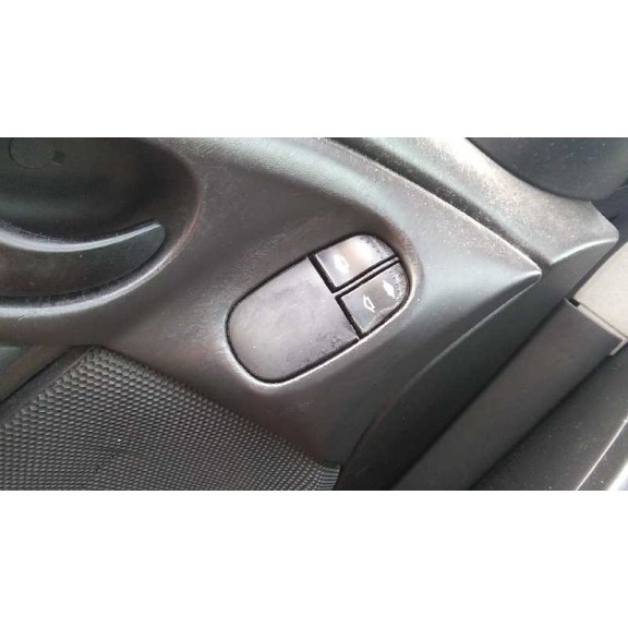 ford focus berlina (cak) del año 2001