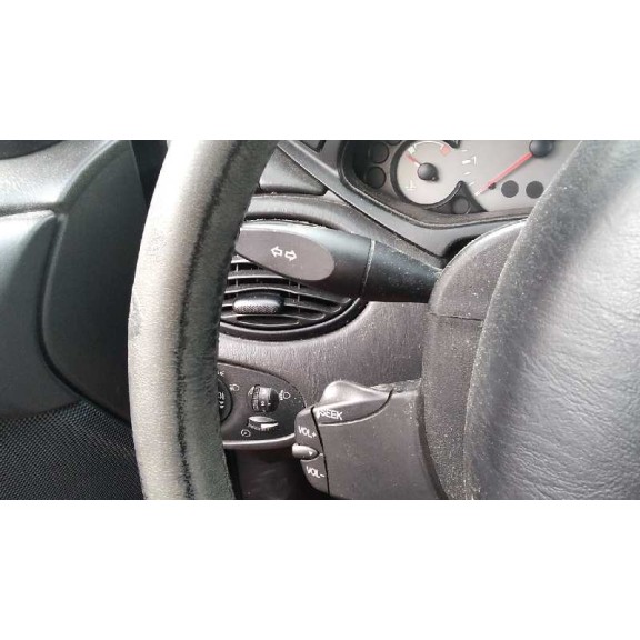 ford focus berlina (cak) del año 2001