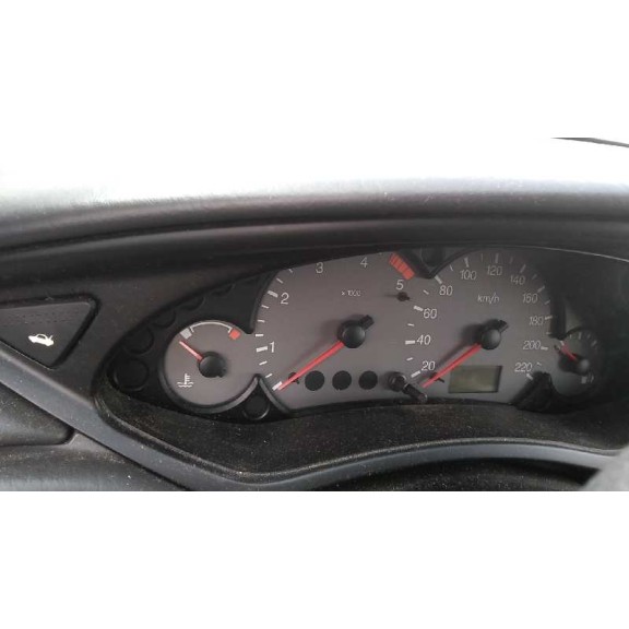 ford focus berlina (cak) del año 2001