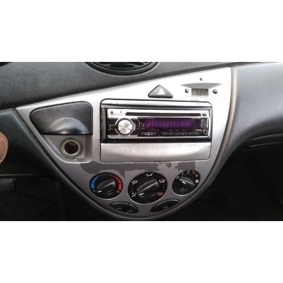 ford focus berlina (cak) del año 2001