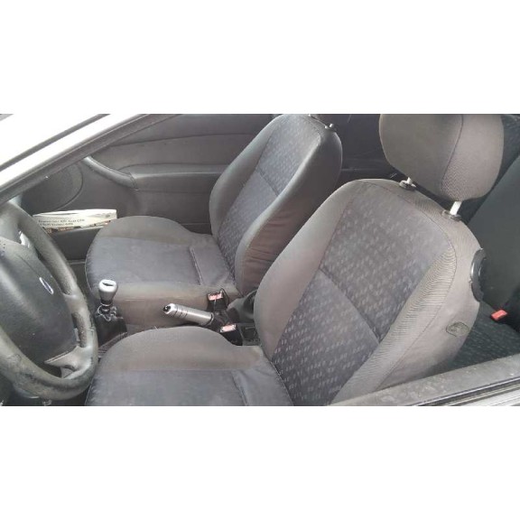 ford focus berlina (cak) del año 2001