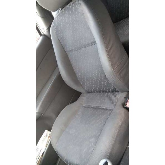 ford focus berlina (cak) del año 2001