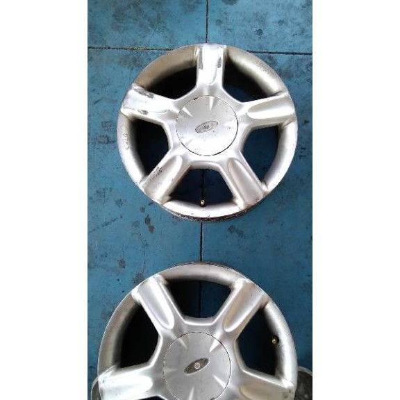 ford focus berlina (cak) del año 2001