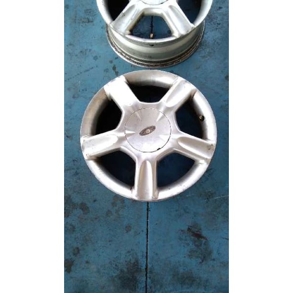 ford focus berlina (cak) del año 2001