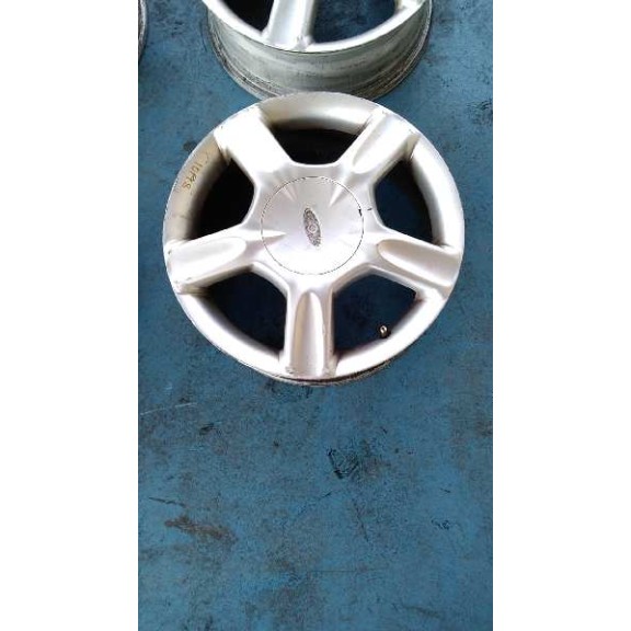 ford focus berlina (cak) del año 2001