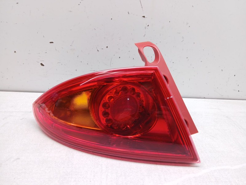 Recambio de piloto trasero izquierdo para seat leon (1p1) referencia OEM IAM 1P0945111C  16854333