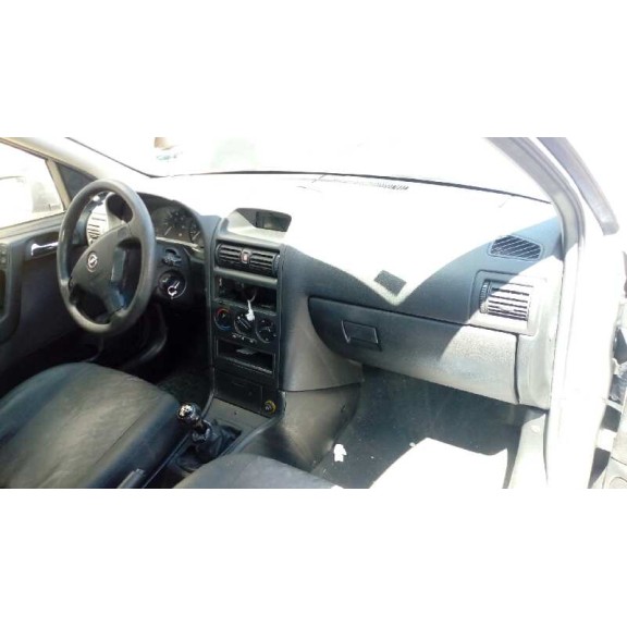 opel astra g berlina del año 2001