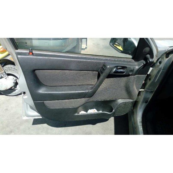 opel astra g berlina del año 2001