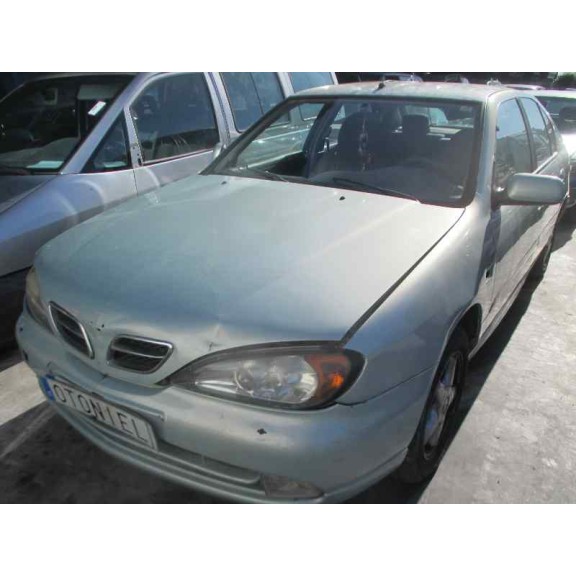 nissan primera berlina (p11) del año 2002