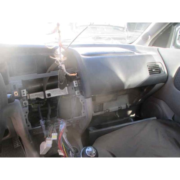 nissan primera berlina (p11) del año 2002