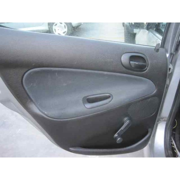 peugeot 206 berlina del año 2004