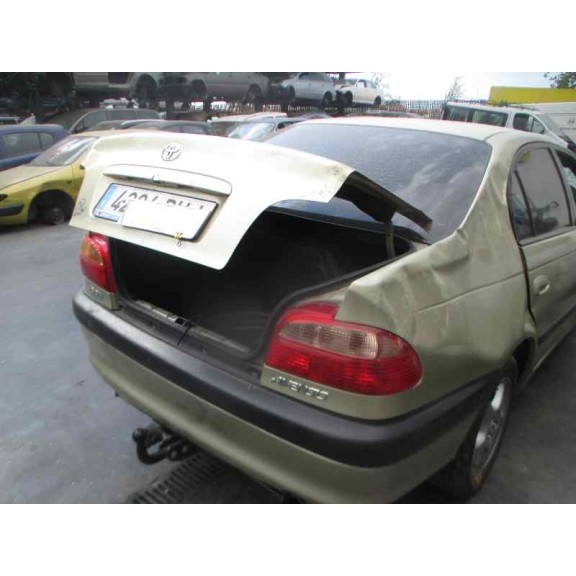 toyota avensis berlina (t 22) del año 2001