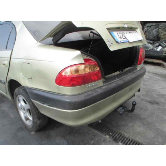 toyota avensis berlina (t 22) del año 2001