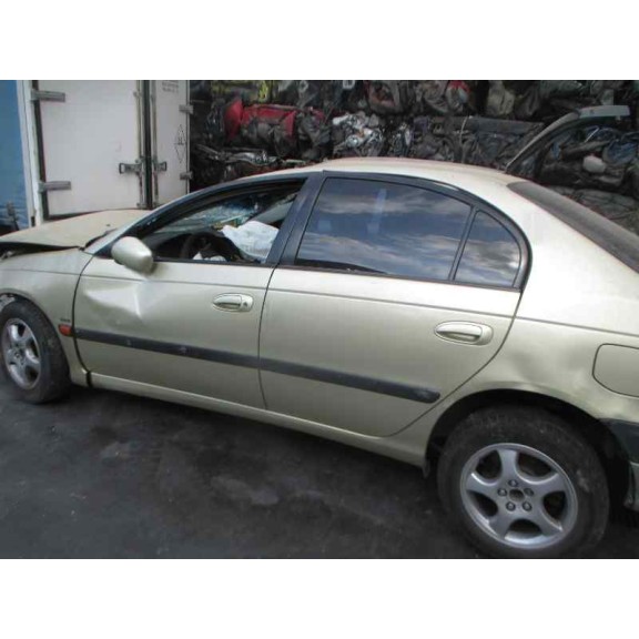 toyota avensis berlina (t 22) del año 2001