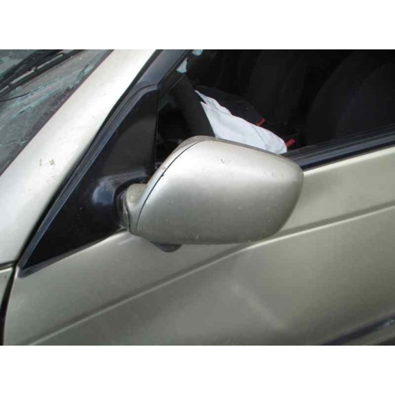 toyota avensis berlina (t 22) del año 2001