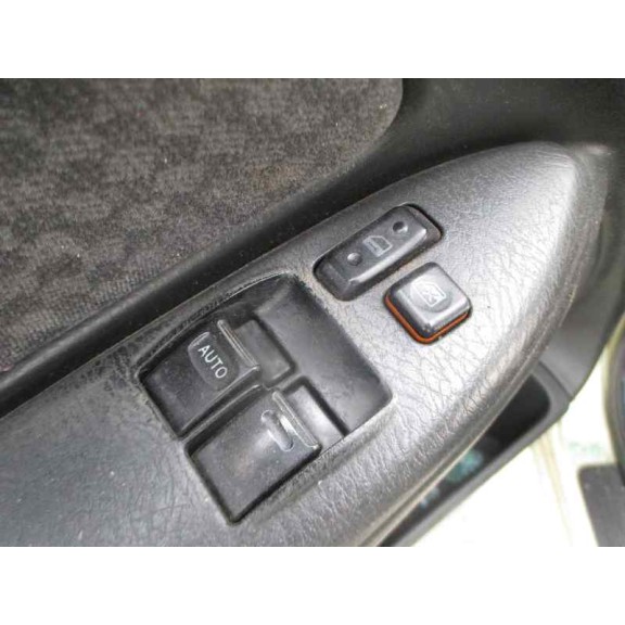 toyota avensis berlina (t 22) del año 2001