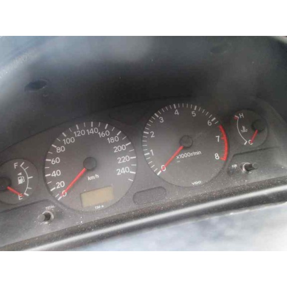 toyota avensis berlina (t 22) del año 2001