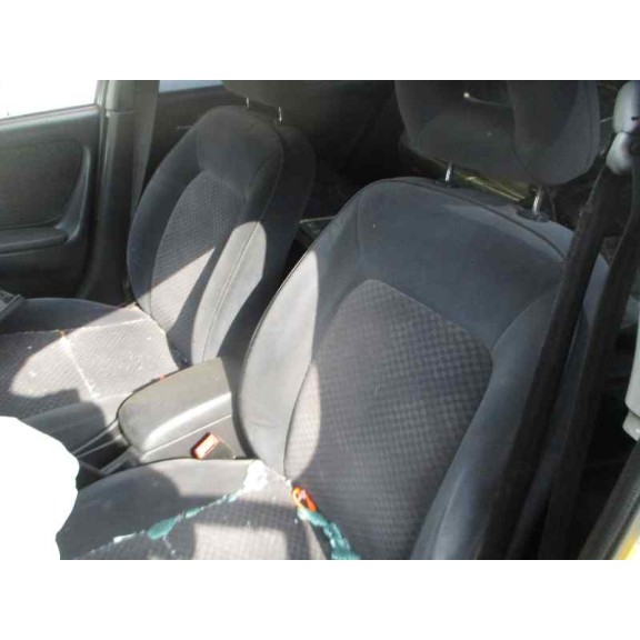 toyota avensis berlina (t 22) del año 2001