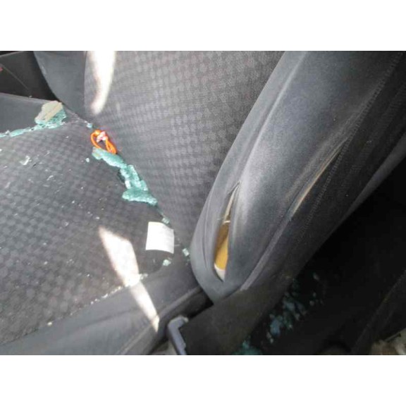 toyota avensis berlina (t 22) del año 2001